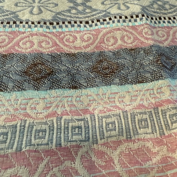 Patterned Women's Cashmere Scarf shawl wrap in Pink and Gray made in Jerusalem - Picture 9 of 9